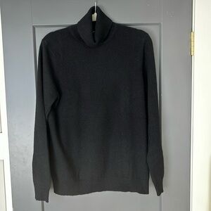 Lord & Taylor black cashmere turtleneck, size Large